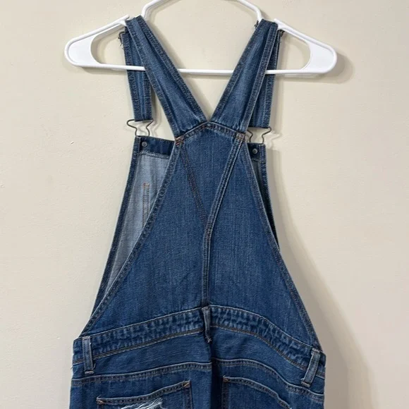 American Eagle Tomgirl Shortall Denim Blue Distressed Overalls Size Medium - Picture 6 of 11